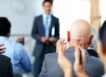 バカな管理職は"俺は部下より優秀"という