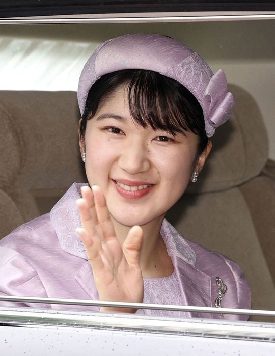 60歳の誕生日を迎えられた紀子さまへのお祝いのあいさつのため、赤坂御用地に入られる愛子さま=2026年9月11日、東京・元赤坂(代表撮影)
