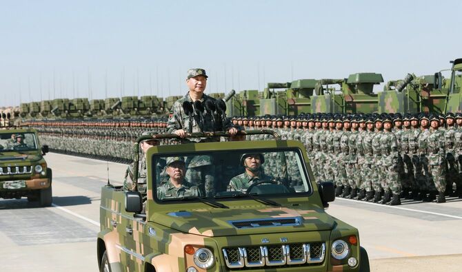 2017年7月30日、中国人民解放軍（PLA）創設90周年を祝賀する閲兵式は内モンゴル自治区にある朱日和訓練基地で挙行され、習近平国家主席が部隊を閲兵した。