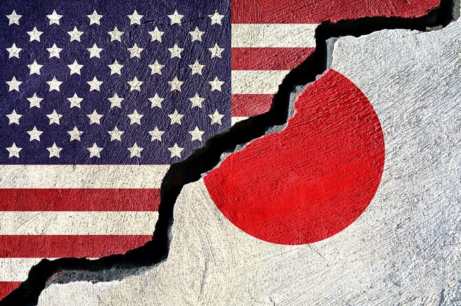 アメリカ国旗、日本国旗　ひび割れ