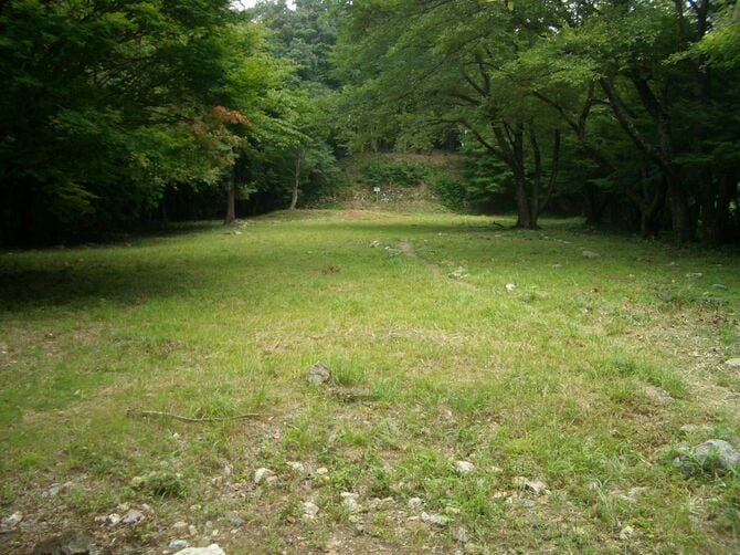 小谷城の大広間（千畳敷）と本丸跡