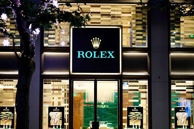 2019年7月、夜の上海のROLEXストア