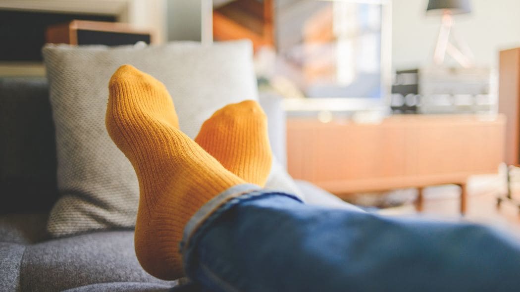 ｢帰宅後ソファでちょっと休憩｣は絶対にやってはいけない…自律神経の専門家｢疲労回復を早めるプチ習慣｣ 体を活動モードにする交感神経がオフになり疲労感が押し寄せる