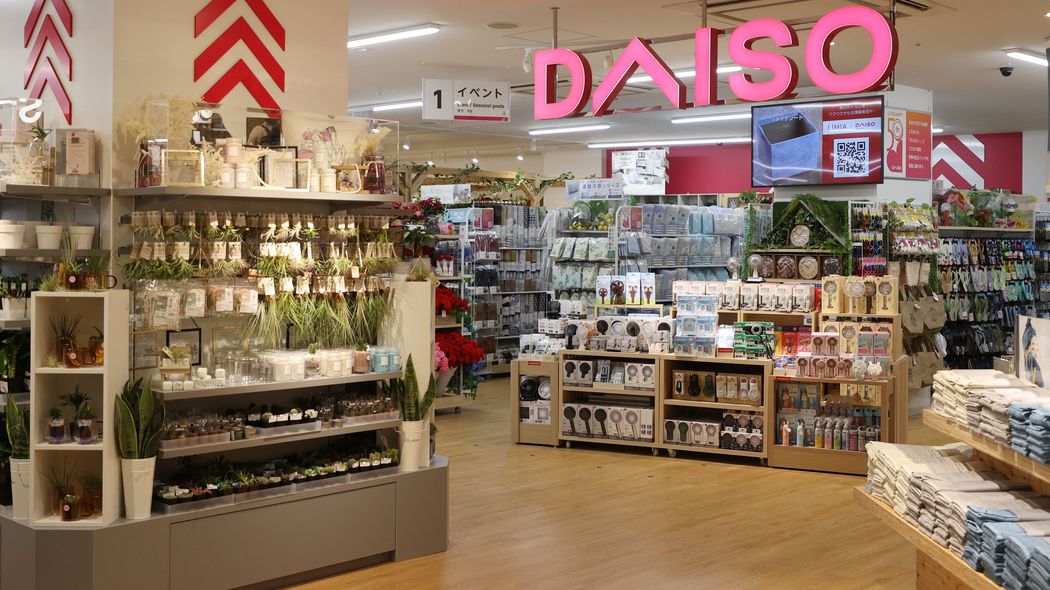 ｢100円ショップが100円｣なのは日本ぐらい…ダイソーがついに始めた｢300円ショップ｣は成功するのか 銀座のマロニエ通りに3業態が集積しているワケ