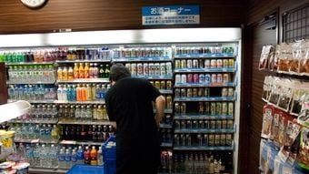 お金のプロが"お酒だけはコンビニ"で買うワケ