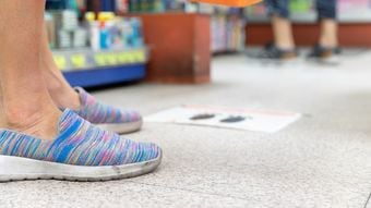 ｢スマホを見ない｣だけでは足りない…脳内科医｢就寝1時間前に立ち寄ってはいけない"日本中にあるお店"｣