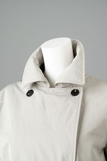 コート衿アップ