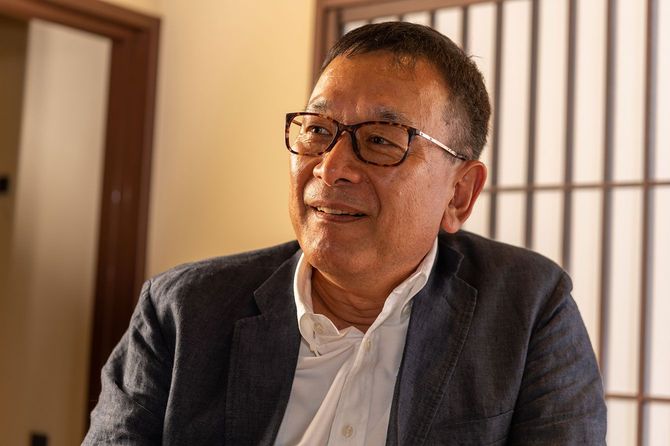 2014年にチェアマンに就任した村井満さん。任期最終年の2021年には毎週1枚の色紙を用意して、朝礼を開いた。