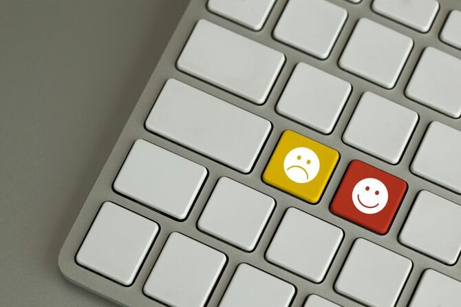 笑顔・不機嫌の印字されたキーボード