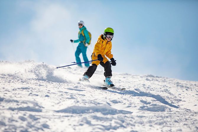 スキーをする人たち