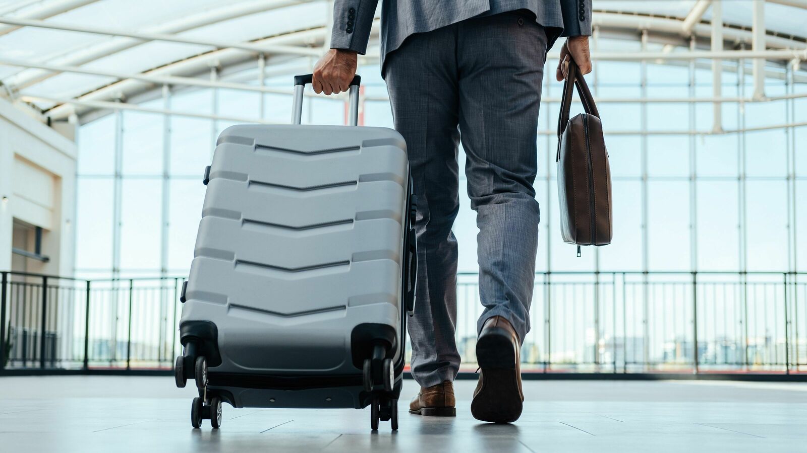 ｢移動する人は成功する｣は本当か…｢とりあえず海外に行け｣と言う偉い人が知らない残酷な現実 好きに移動できない人への想像力が足りない