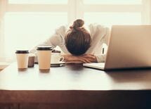 "すぐ眠りに落ちる"人は睡眠負債の危険性