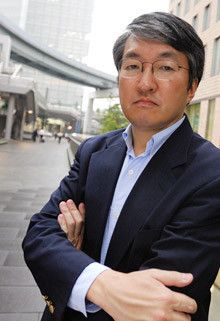<strong>黒木 亮</strong><br>作家。1957年、北海道生まれ。英国在住。カイロ・アメリカン大学大学院修士。都市銀行、証券会社、総合商社に23年あまり勤務。最新作『エネルギー』（上・下刊）が現在、ベストセラー邁進中。
