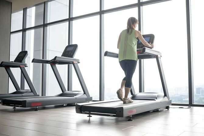 ジムの有酸素運動セッション