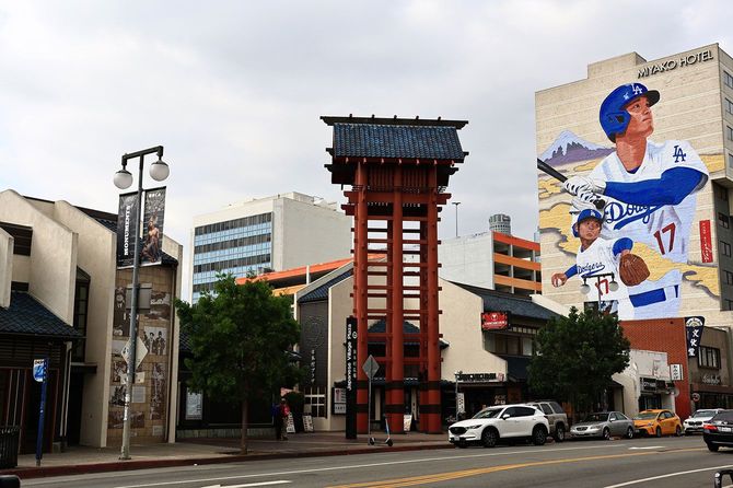 ロサンゼルスのリトル東京にある「都ホテル」の壁面に描かれた、大谷翔平選手の巨大な壁画
