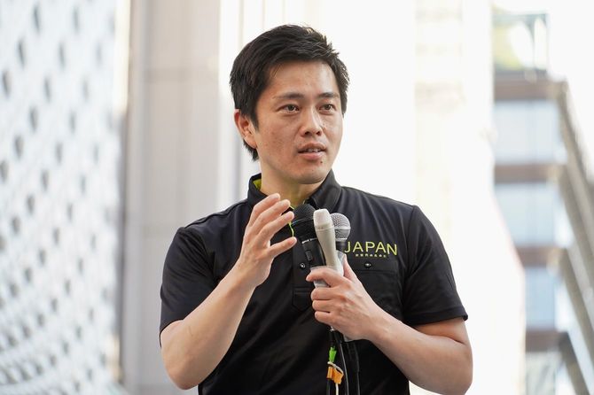 2022年参院選の公示後はじめての週末に、銀座三越前で街頭演説をする吉村洋文氏