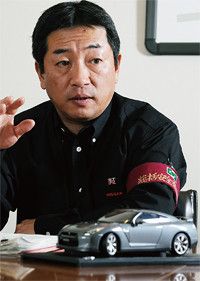 <strong>日産自動車栃木工場 工場長 高岡洋海</strong>●1957年、東京都生まれ。青山学院大学理工学部卒。82年日産自動車入社。栃木工場、メキシコ日産自動車、村山工場、追浜工場などを経て、2007年生産事業本部生産企画部部長。09年より栃木工場長。