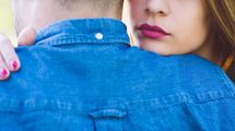 女性が｢浮気しやすい月内の時期｣とストリッパーが｢チップを最も稼げる月内の時期｣が同じという謎めく事実