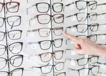メガネ業界が「儲けウハウハ」のカラクリ