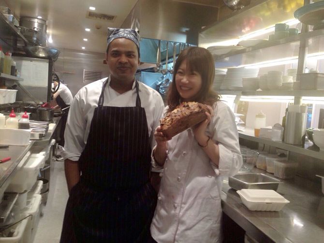 オーストラリアのシドニーにて、1号店のシェフと。