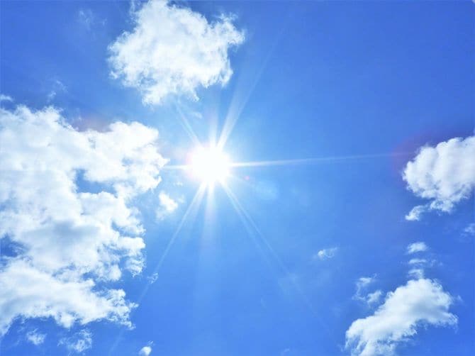 照りつける日光