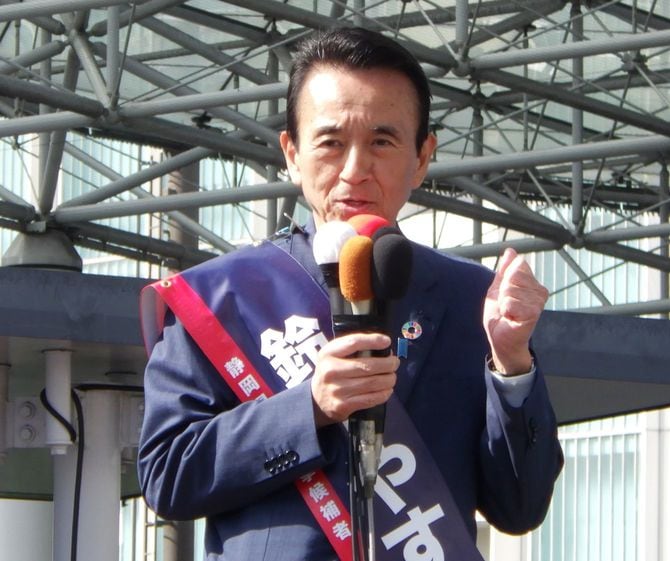 地域経済の活性化を訴える鈴木候補
