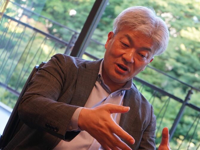 東京大学公共政策大学院の鈴木一人教授