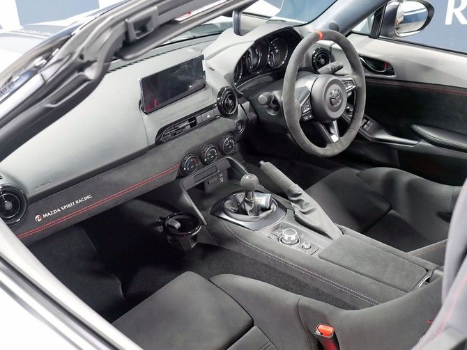 マツダスピリットレーシングロードスター12Rのインテリア