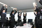 体操を行うのも安全第一ゆえ。腕や腰のストレッチなど、2分ほどで終わる。