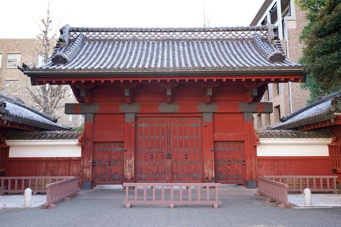 東京大学・本郷キャンパスの赤門(東京都文京区)