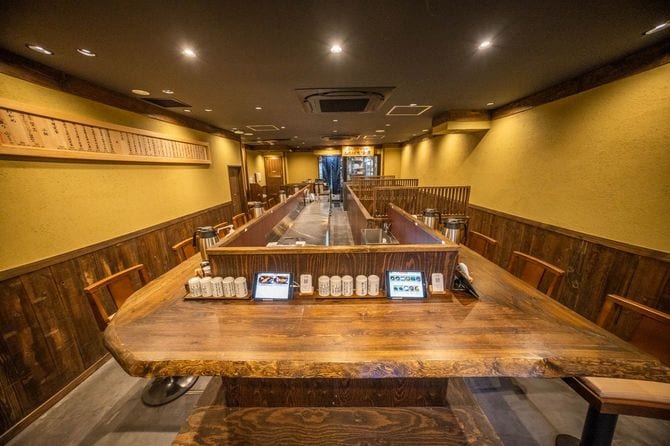 「しんぱち食堂新宿東南口」内観