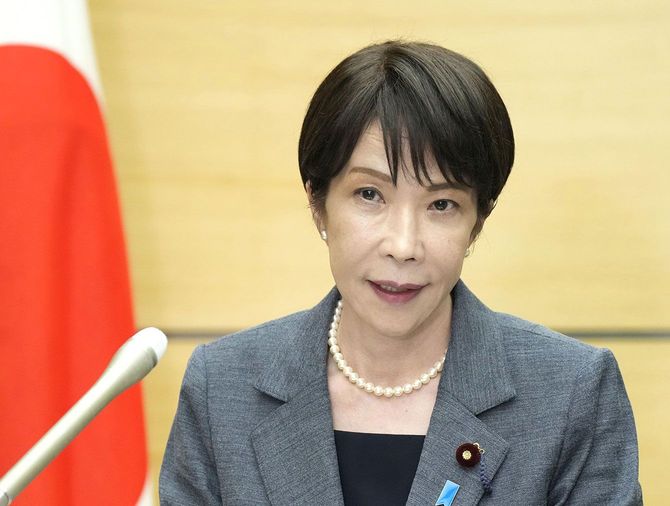 飲食料品の消費税率を2027年4月から2年間に限って8％から1％に引き下げる方針を表明した高市早苗首相＝2026年7月30日、首相官邸