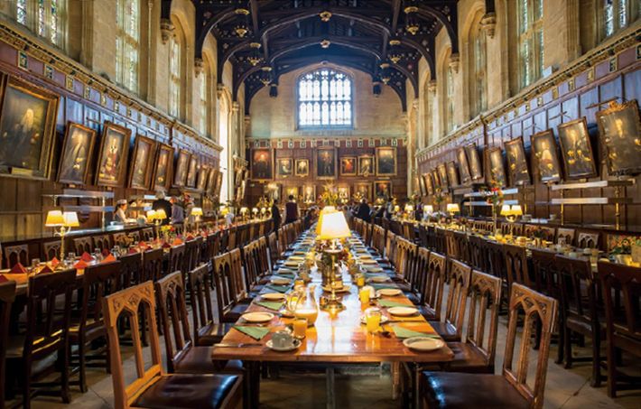 毎週末開催されるハリー・ポッターのようなディナー