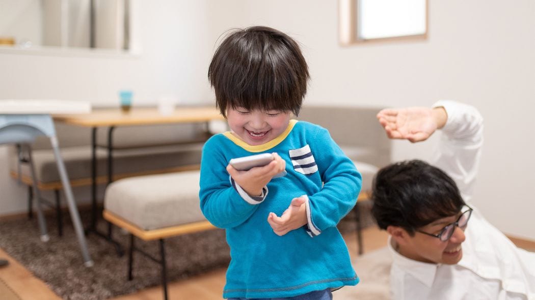 ｢スマホに育児をさせないで｣という人たちはわかっていない…小児科医が指摘するスマホの意外な効用 知育玩具としての使い方ができる