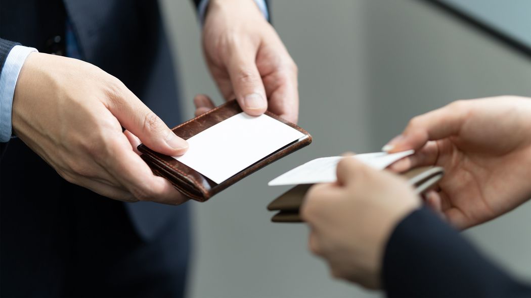 ｢高橋､佐藤､鈴木｣もらった名刺3枚を瞬時に覚えられるか…頭のいい人がやっている｢名前を忘れない裏ワザ｣ 言語情報ではなく､"映像"として記憶する