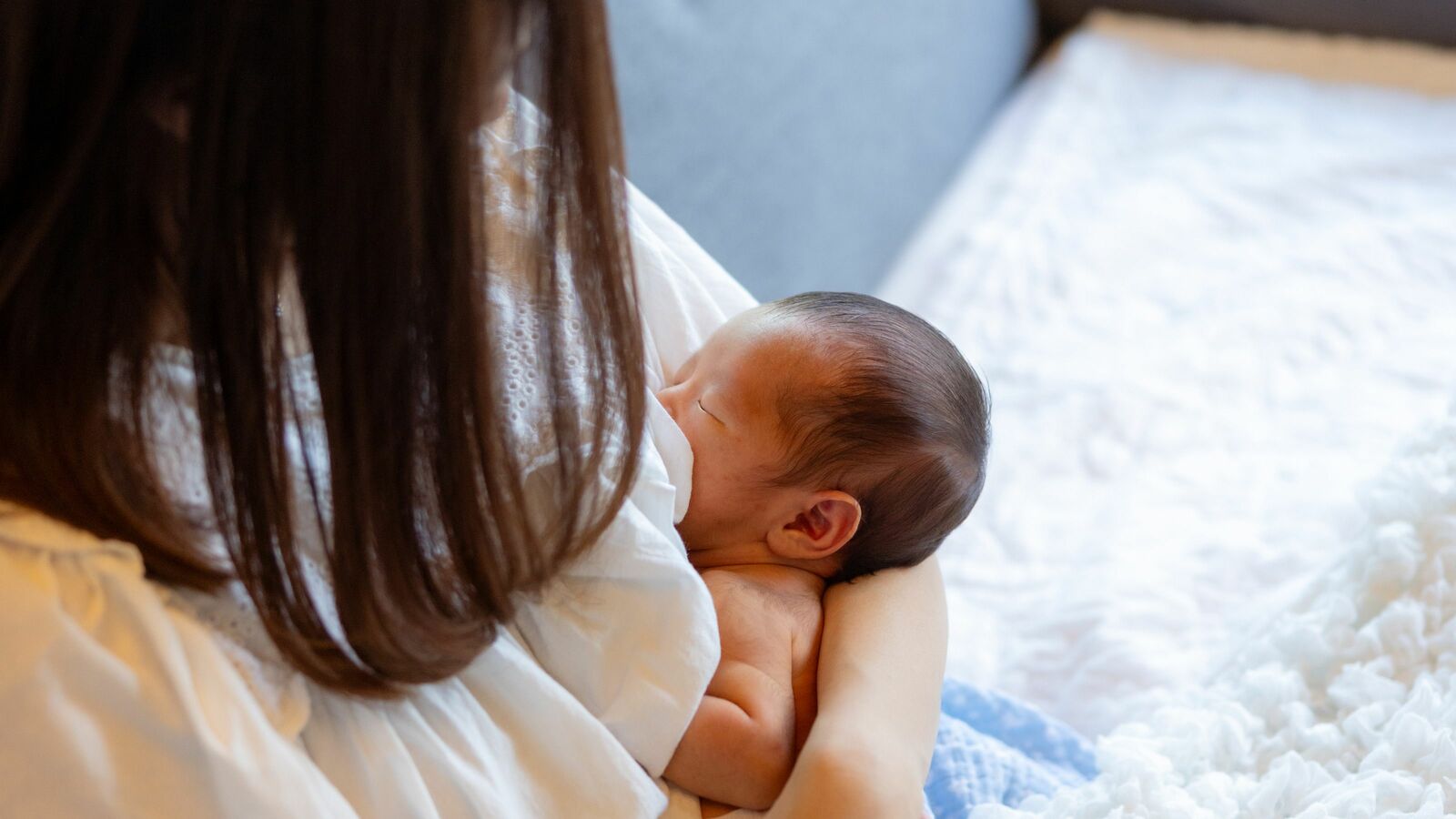 回り込んで授乳を覗く義父､平然と介護を強要する義母､相談しても取り合わない夫…田舎の長男嫁の苦悩 義弟も若くしてがん死､夫は悪性リンパ腫…病の包囲網