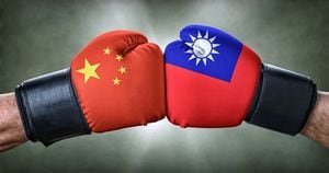 台湾と中国の国旗柄のグローブ