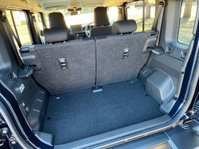 ラッゲジスペースは211Lの荷室容量を確保している。キャンプ用品をがっつり詰め込める大きさになった。