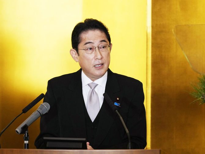 年頭の記者会見をする岸田文雄首相