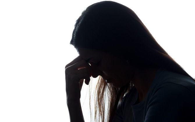 苦悩に満ちている女性