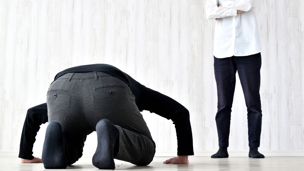 なぜ万博の警備員は自ら土下座したのか…日本人が｢謝罪=土下座｣文化から抜け出せない根深い事情 クレーマーが強要する心理､それに従ってしまう心理