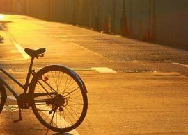 自転車を酔って運転。歩道で老人をはね大怪我をさせたら