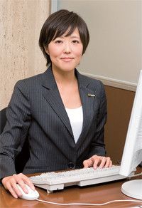 <strong>大和証券 渋谷支店 資産コンサルタント部 次長　島川麻美</strong>●1976年生まれ。96年北海道女子短期大学保健体育学部養護教諭学科卒業、大和証券入社。札幌支店を経て、2007年渋谷支店に異動。