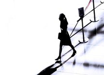 長時間労働だけじゃない！ 「女のブラック企業」とは？