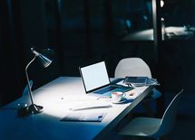 "会社のスマホでアダルトサイト"は懲戒か