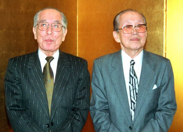 1998年10月29日、夢路いとし・喜味こいし　漫才師、勲四等旭日小綬章受章者