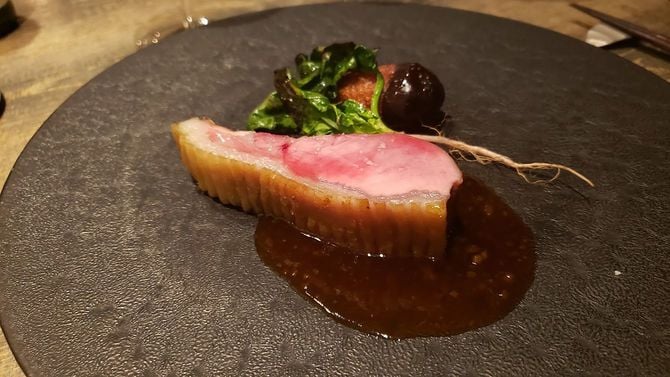 富山県利賀村のレストラン「Lʼevo(レヴォ)」のメインディッシュ