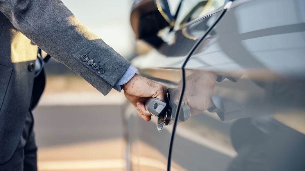 お金はあるのに"欲しい車"が買えない…高級外車を愛好する富裕層が今買っている｢日本車のSUV｣の正体