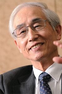 <strong>セイコーエプソン相談役 草間三郎</strong>●1939年生まれ。63年静岡大学工学部卒業、同年諏訪精工舎（現セイコーエプソン）入社。電子デバイス事業に尽力。90年取締役、2001年社長、05年会長、08年より現職。