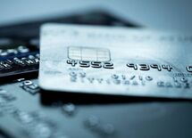 メガバンクのカードローンは規制すべきか